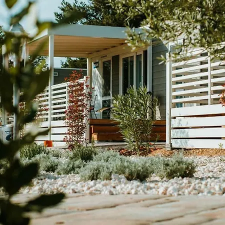 Bluebay Croatia Mobile Homes منتزه العطل يزيرا